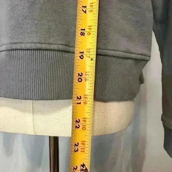 Women’s 3/4 zip sweatshirt it’s a blue/gray color. Women’s size medium. - Picture 6 of 7